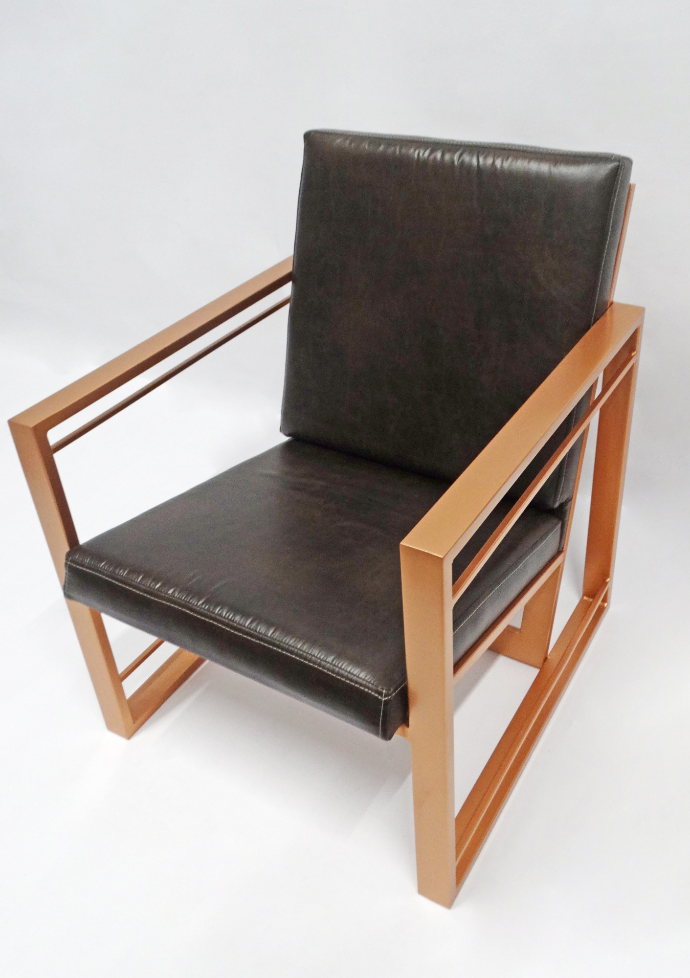 Poltrona Turim para Sala Quarto Recepção Descanso Cadeira Decorativa em Metal Móveis Decoração 